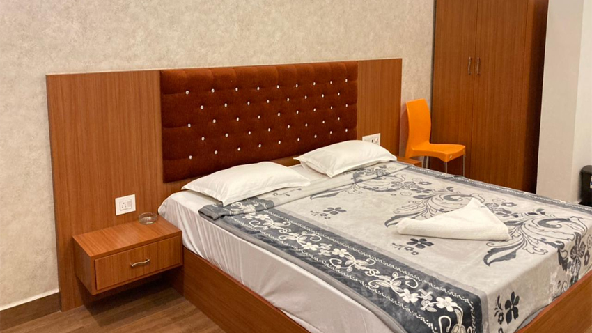 deluxe room NON AC